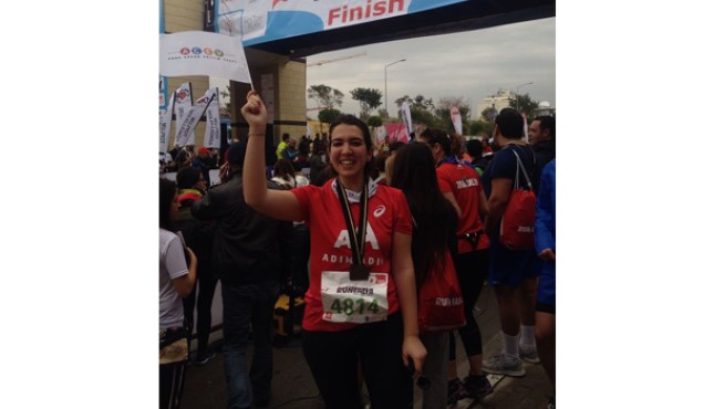 Çevre Yönetim Birimi çalışanlarımızdan Rana Okur güzel bir hayalin peşinden koşuyor